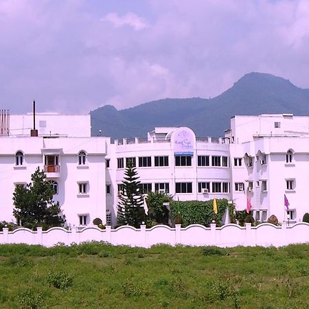 Hotel Sai International Rayagada Kültér fotó